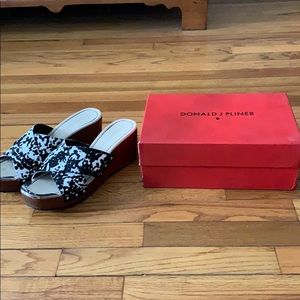 Donald J Pliner wedges